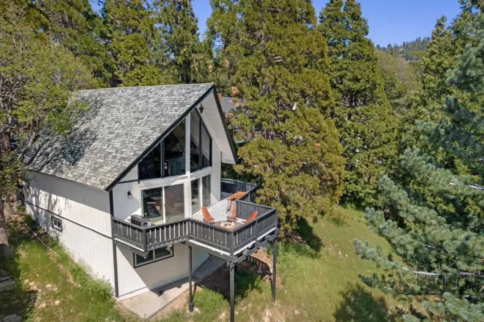 The Matterhorn Manor by Avantstay Harry Potter Inspired A-frame Home w/ Hot Tub & Views