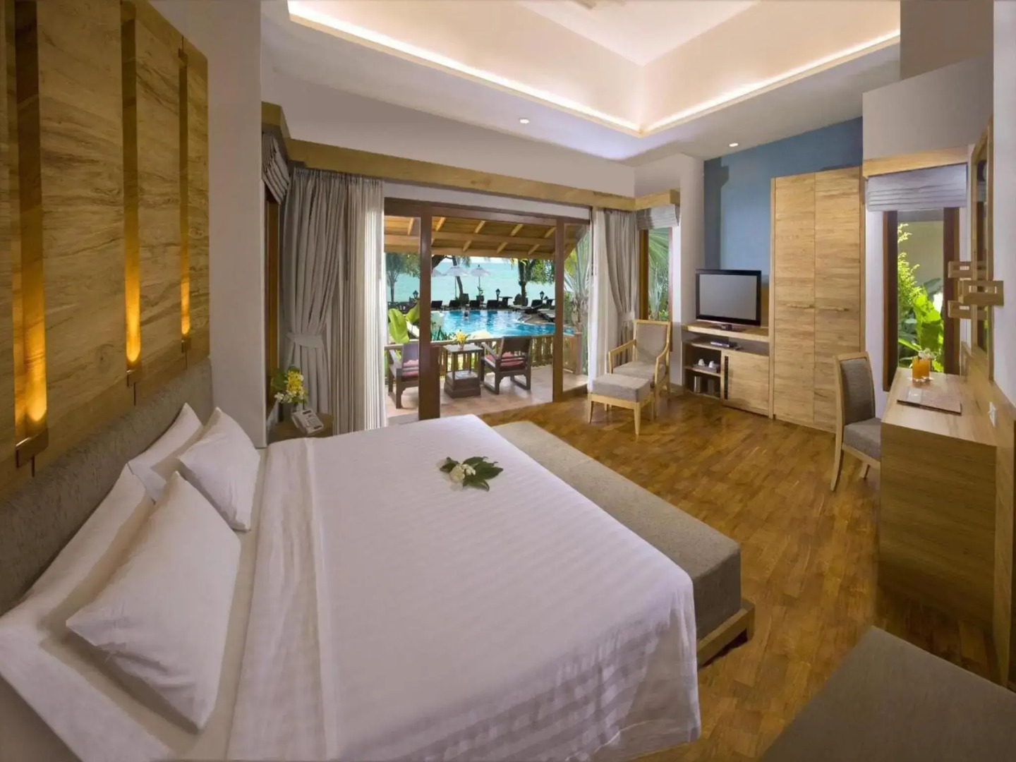 Thai House Beach Resort