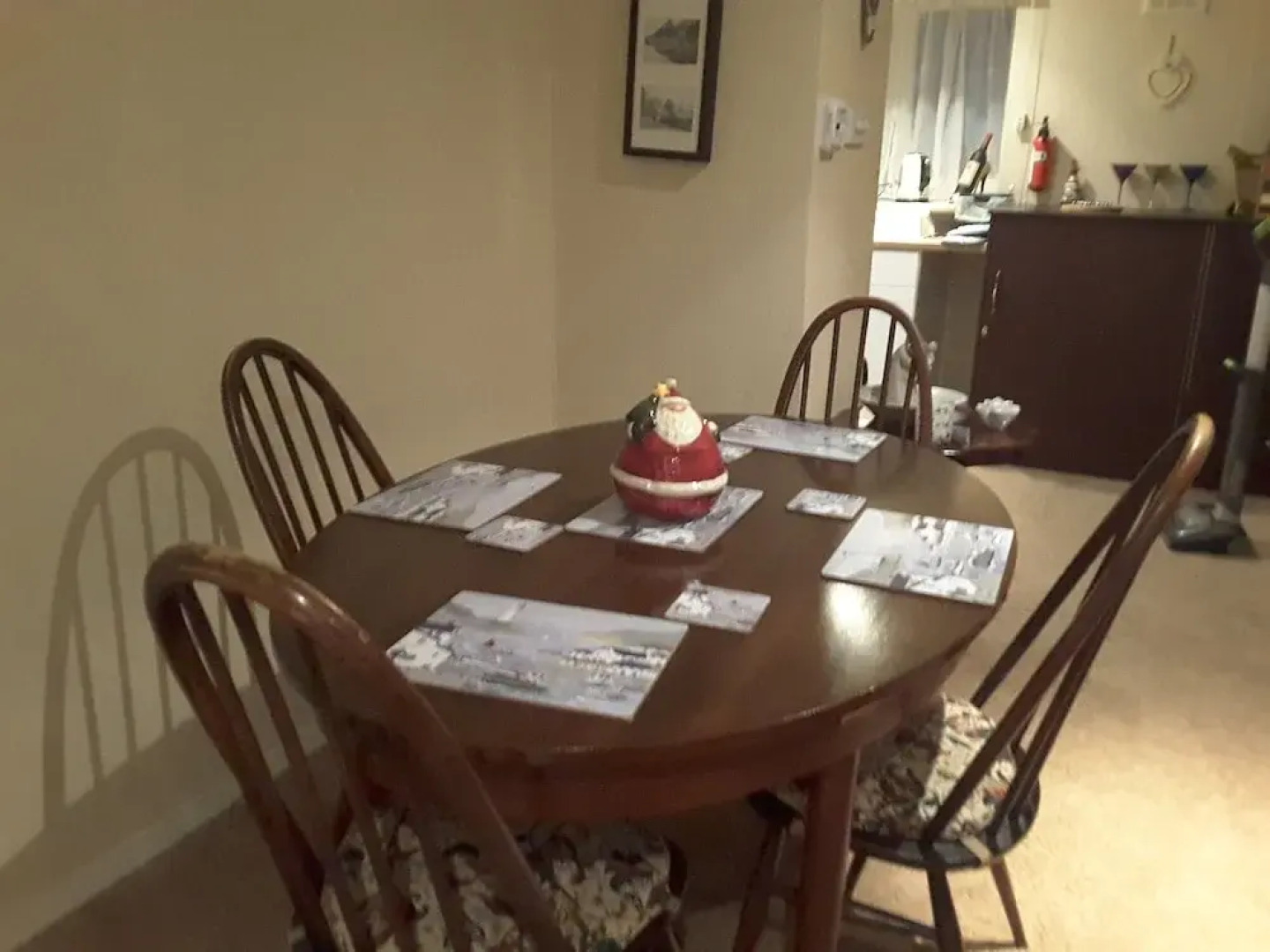 2 Bed Apartment 2 Mins Walk Away From the Beach!