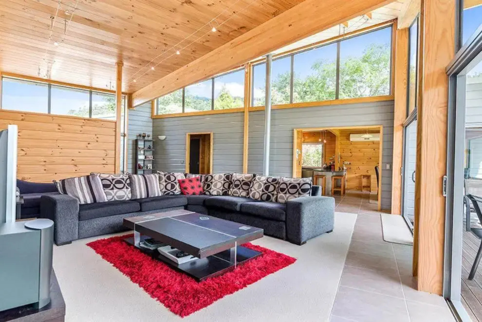 Lakeside Landing - Lake Tarawera Holiday Home