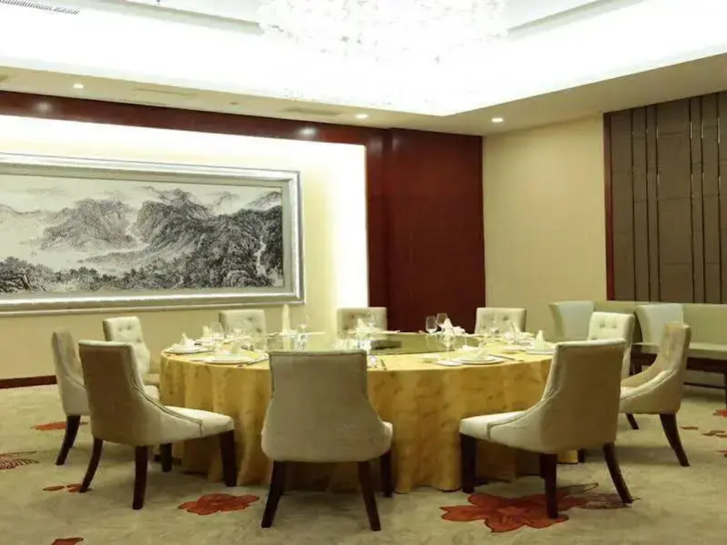 Qingdao Bauhinia Garden Hotel