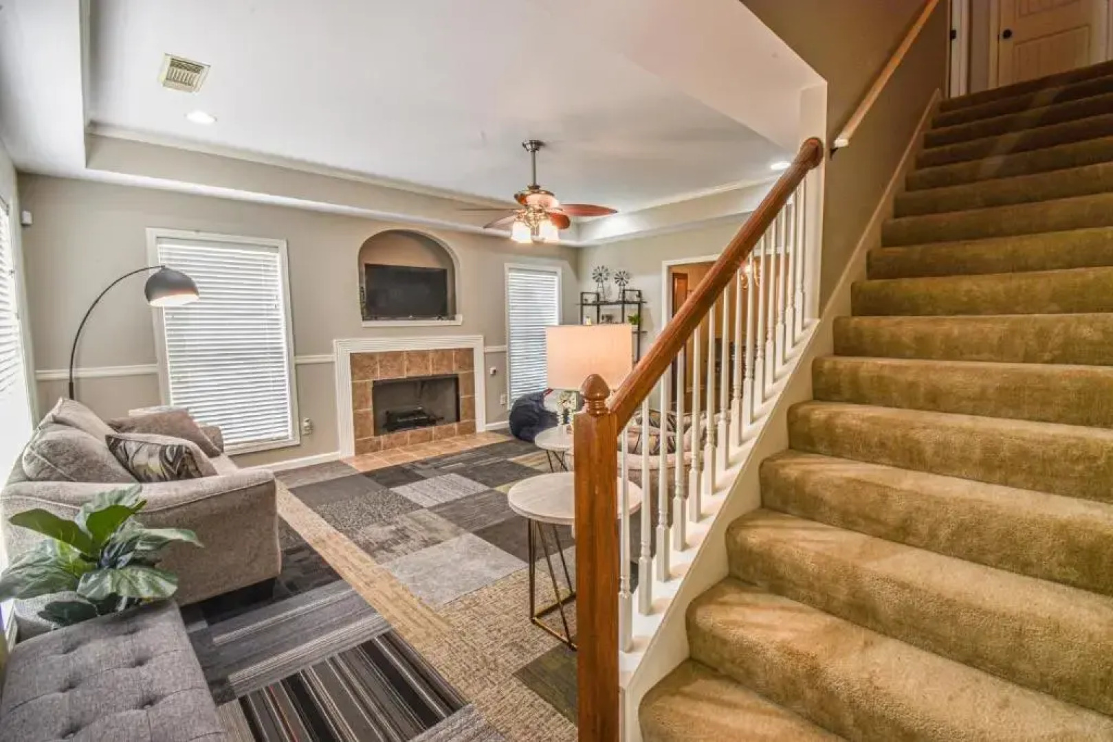 The Crimson Retreat Only 5 Miles to the Stadium BBQ Coffee Games