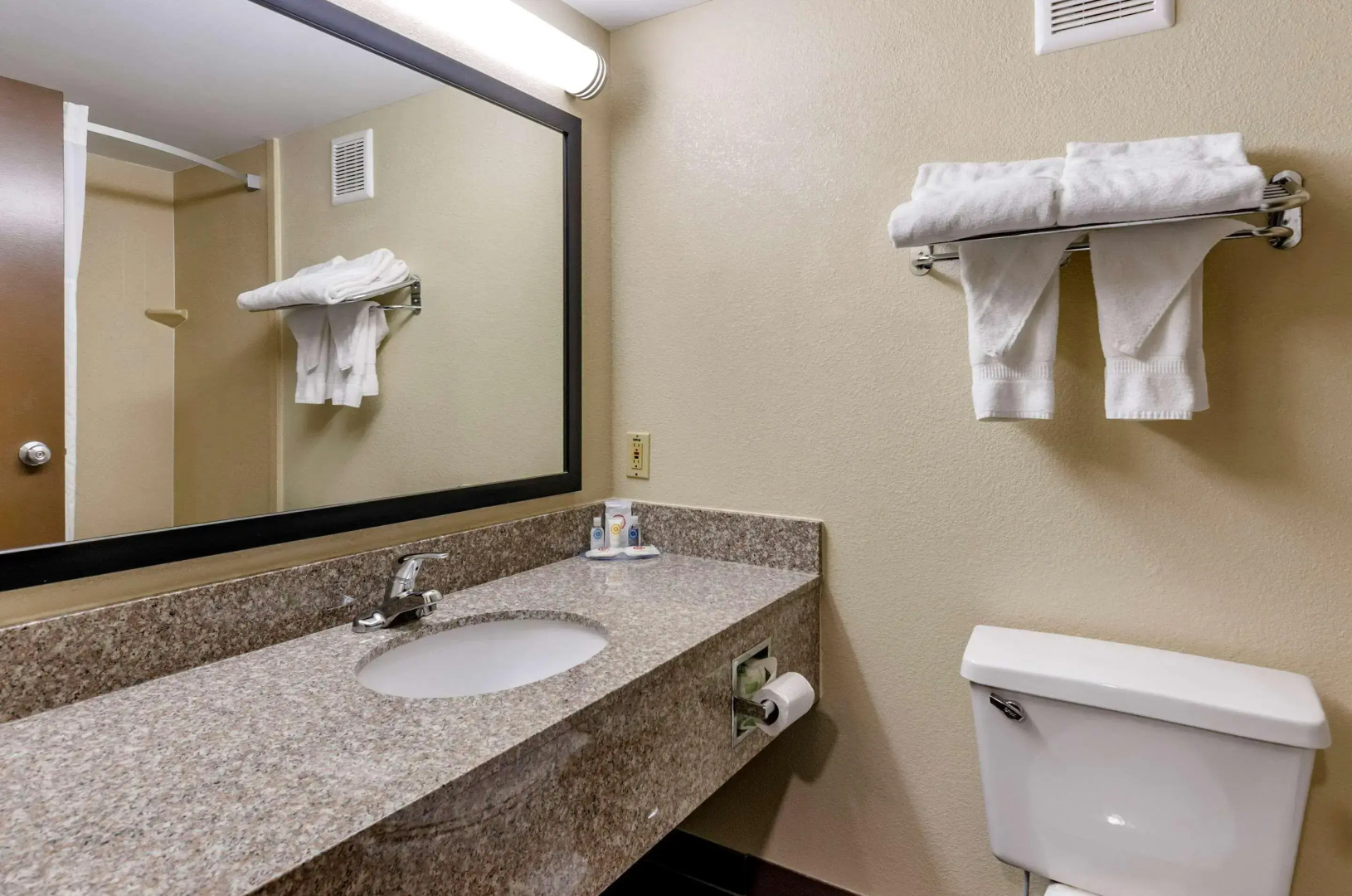 Comfort Inn & Suites Raphine - Lexington near I-81 and I-64