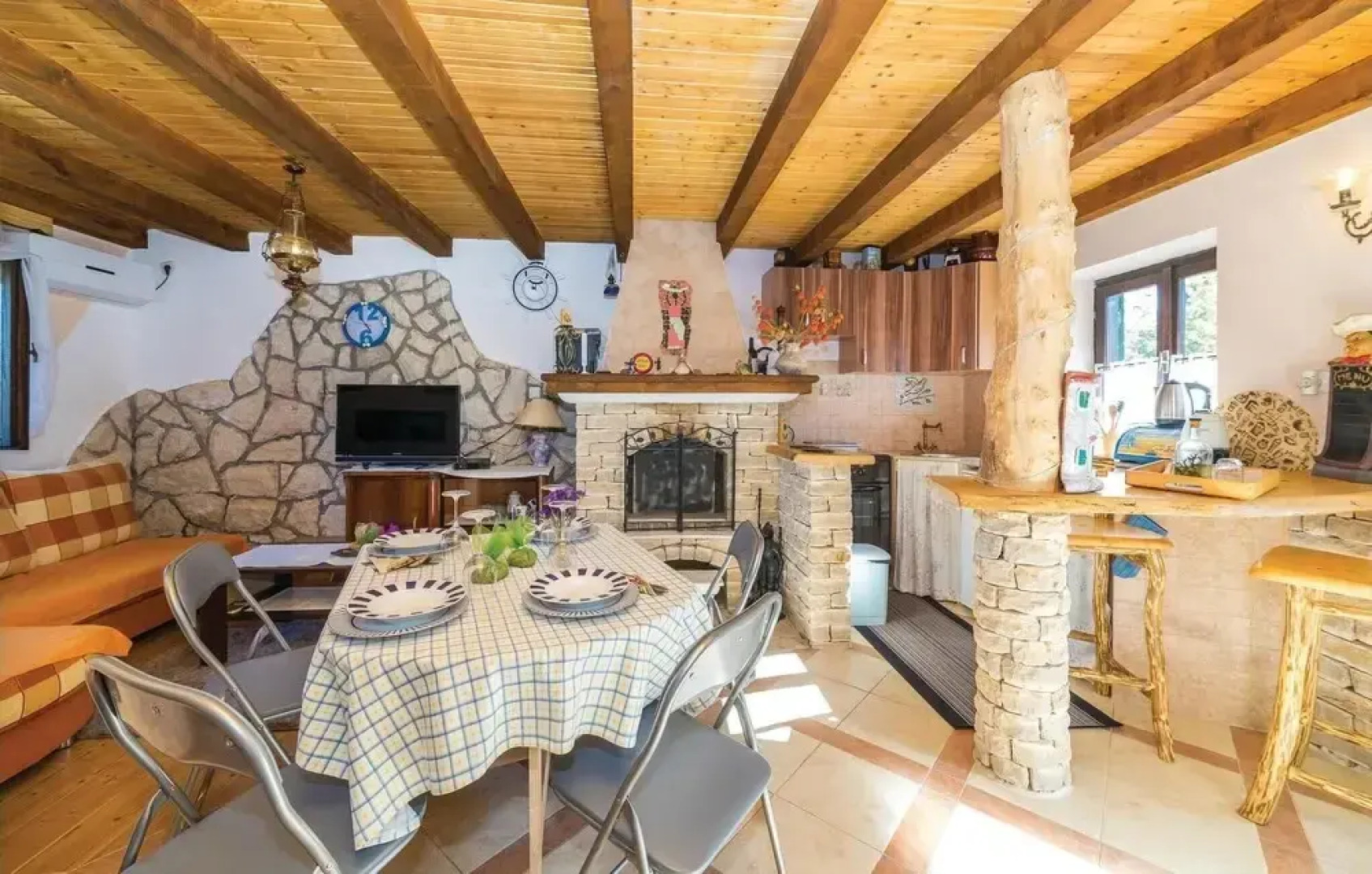 Beautiful Home in Drvenik Veliki With Wifi and 2 Bedrooms