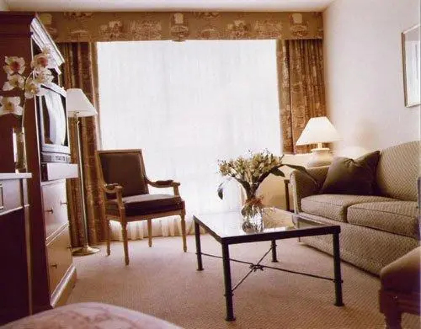 Clarion Hotel & Suites Downtown