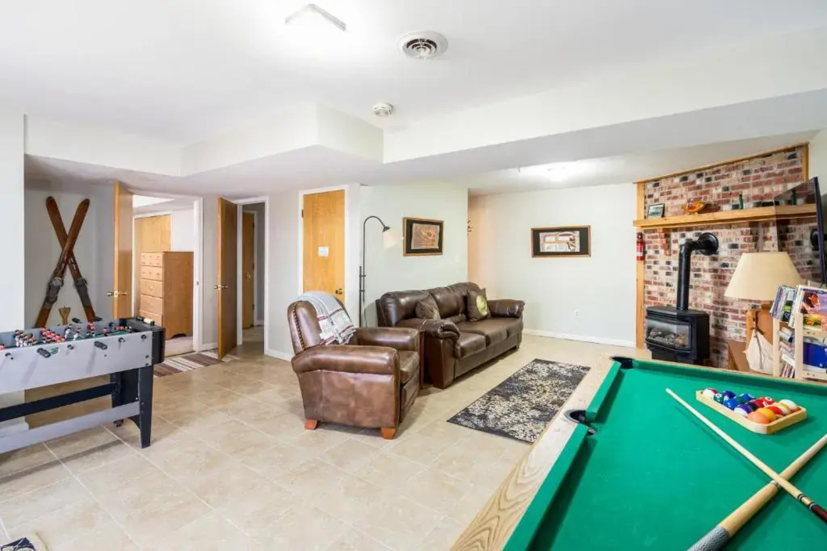 Private Creek, Hot Tub, Huge Deck at Chalet Cabin