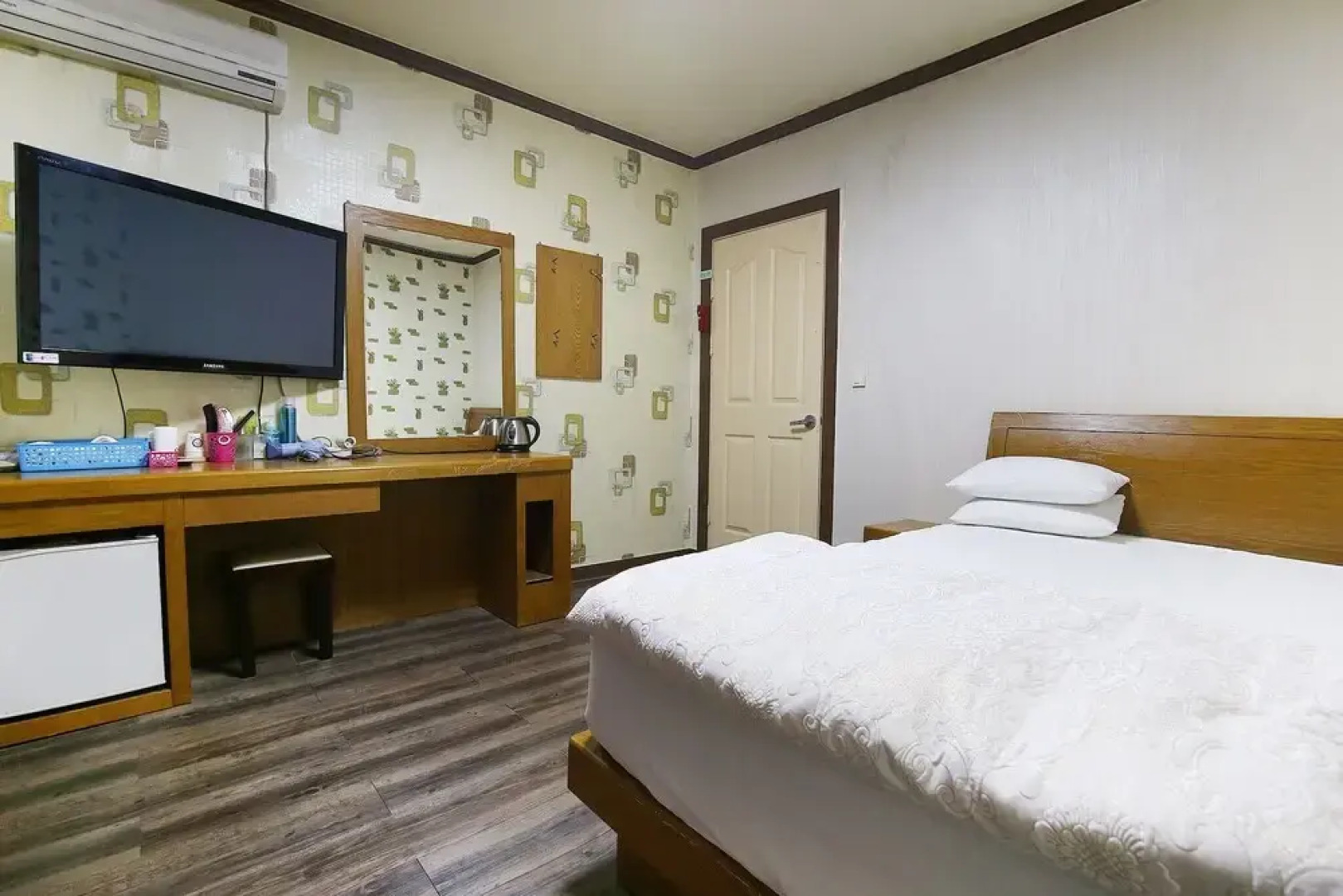 Nonsan Hwangje Motel