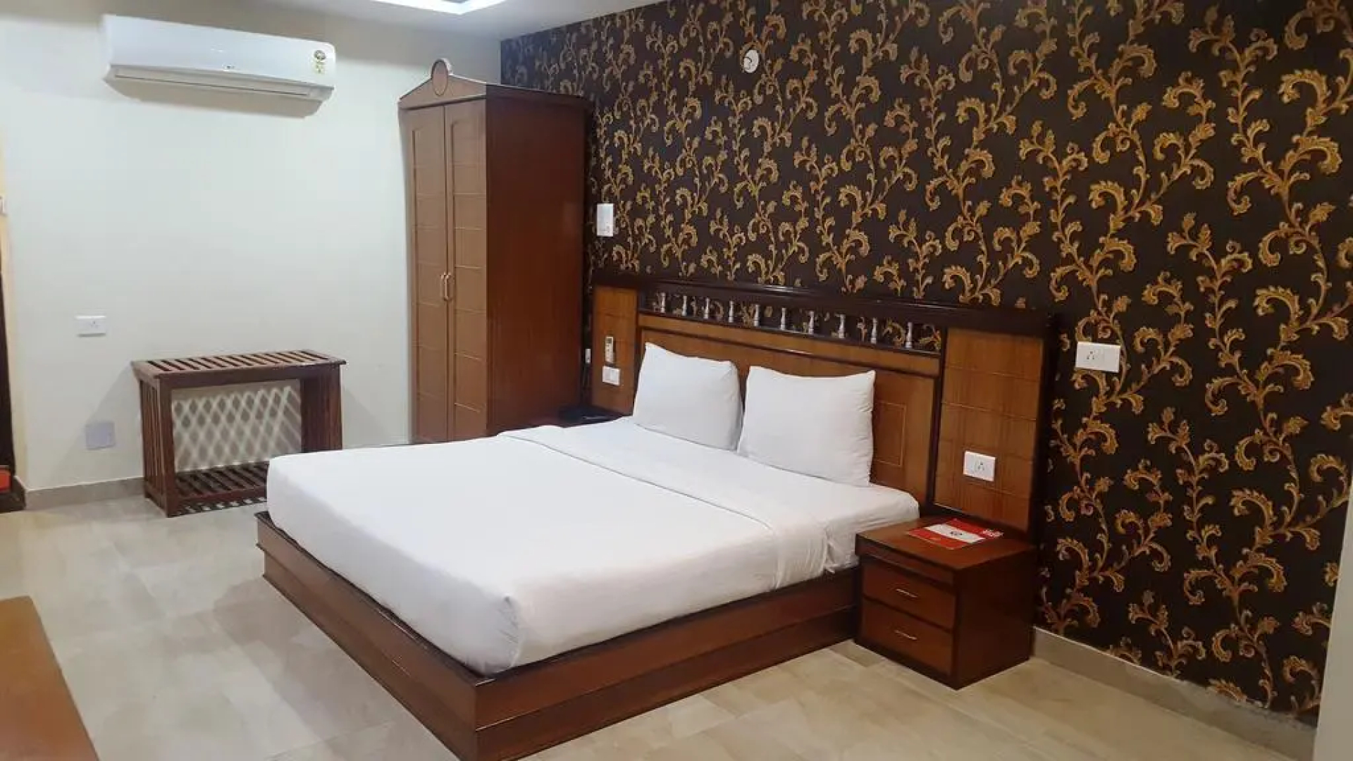 Hotel Chopra Residency