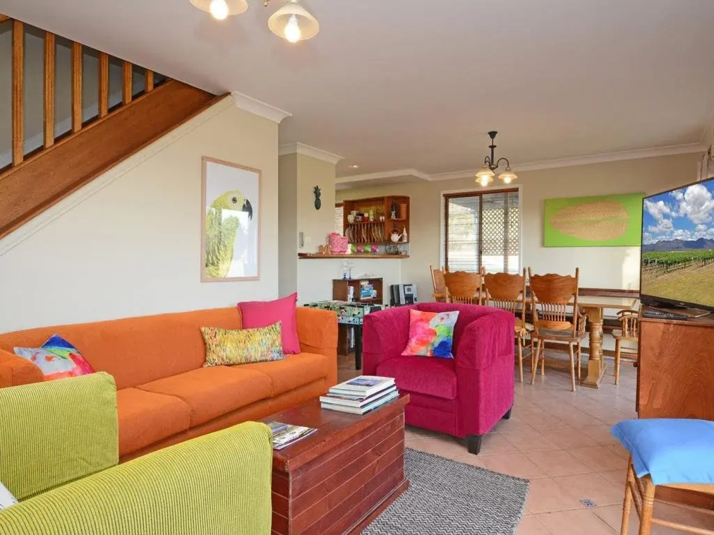 Silver Springs 6br Luxury Homestead with Wifi, Pool. Fireplace, Views, Olives and Space