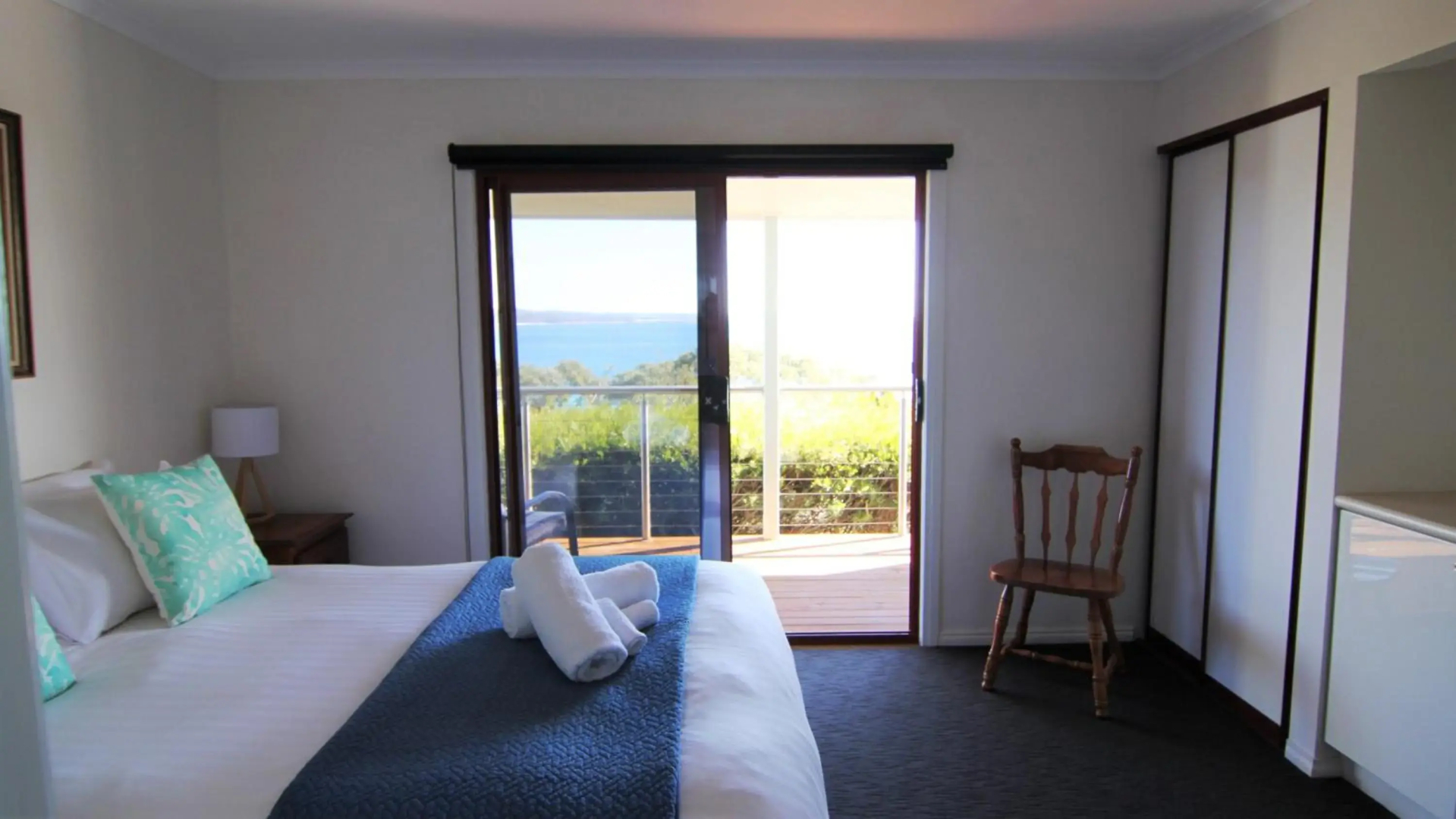 DOLPHIN LOOKOUT COTTAGE - amazing views of the Bay of Fires