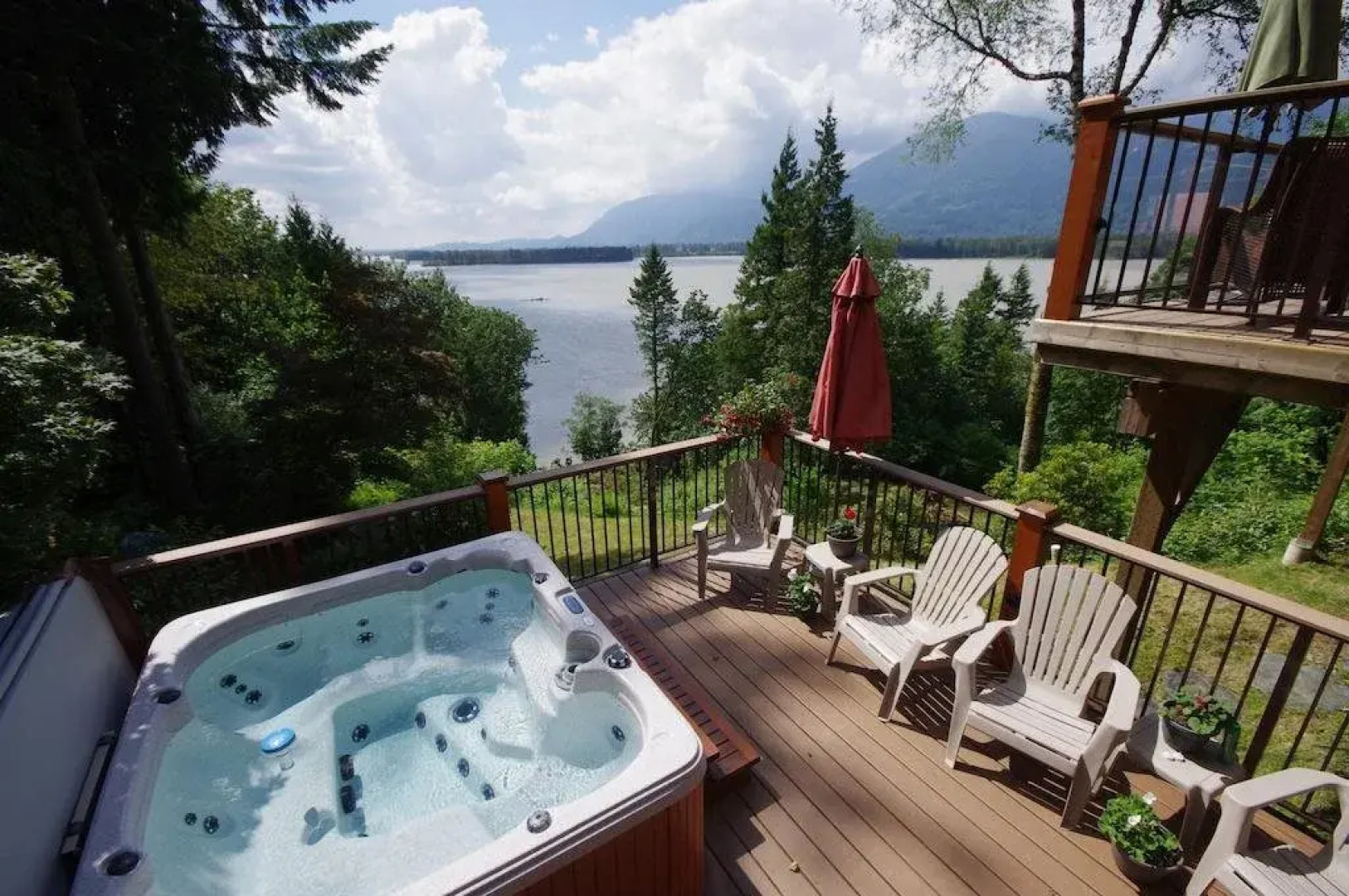 The Fraser River's Edge B&B Lodge