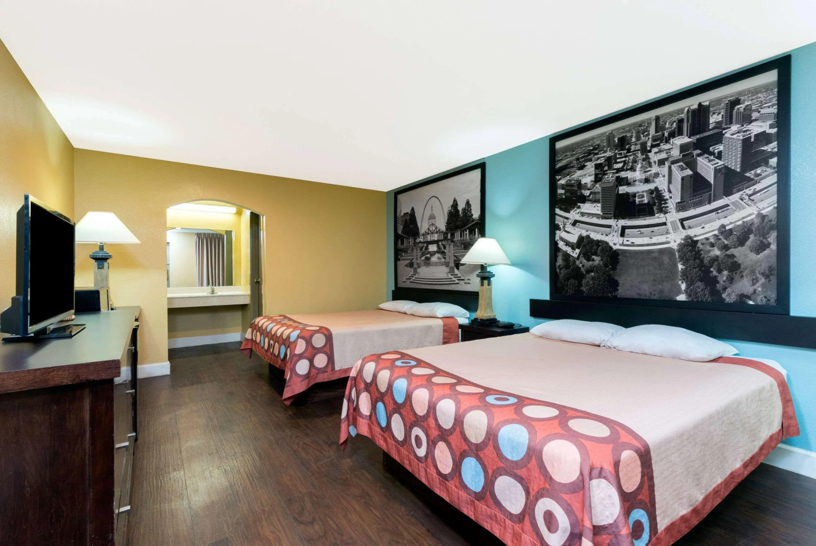 Super 8 by Wyndham Fenton/St. Louis Area