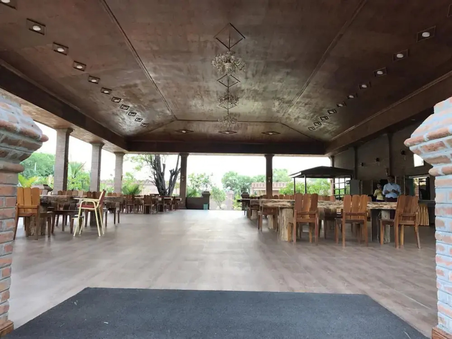 Famous Hotel Bagan 2