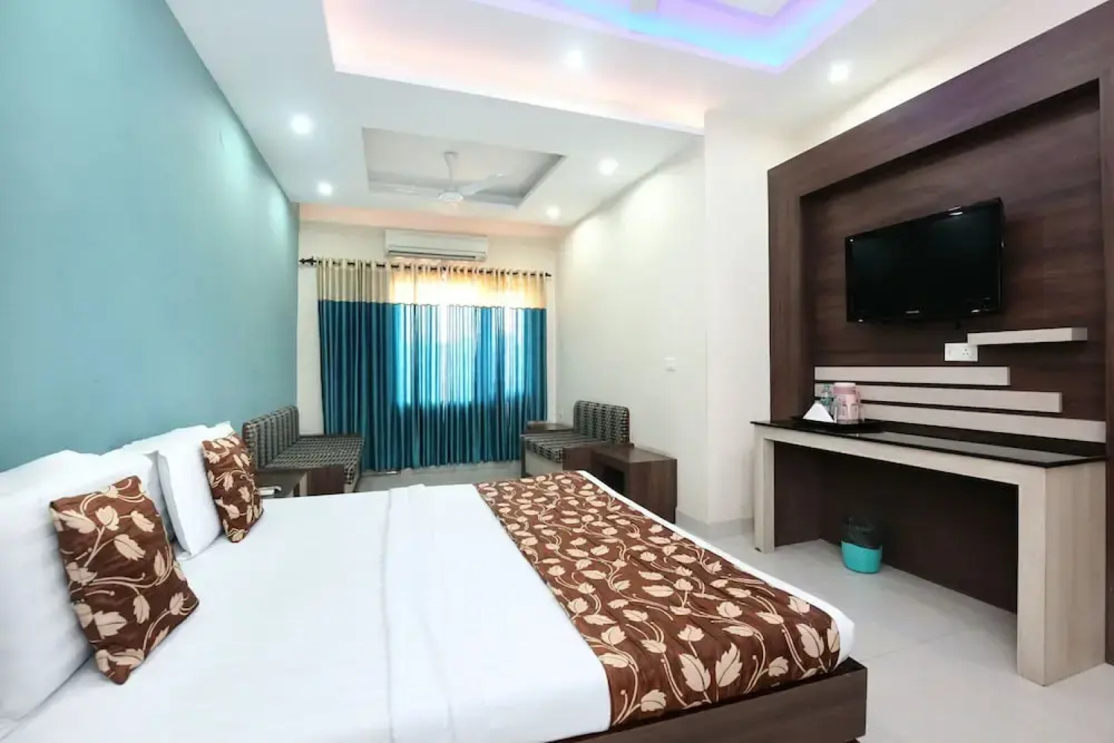 OYO 3131 Hotel BR Inn