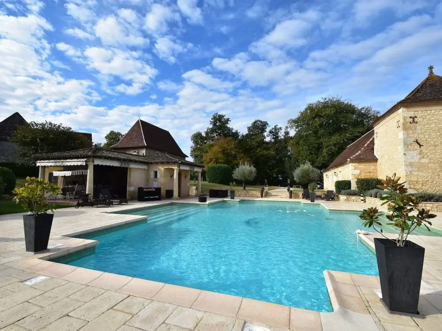 Lavish Villa on an Exclusive Estate in Liorac-sur-louyre With Pool