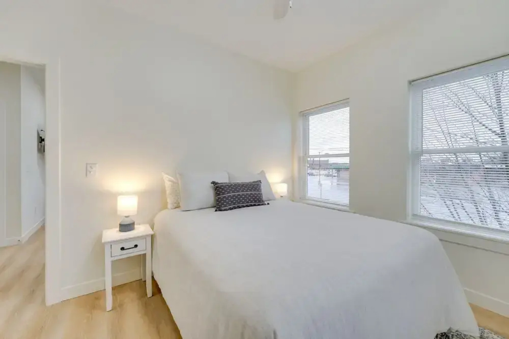 Sleek Apartment Near St Clair City Boat Harbor!