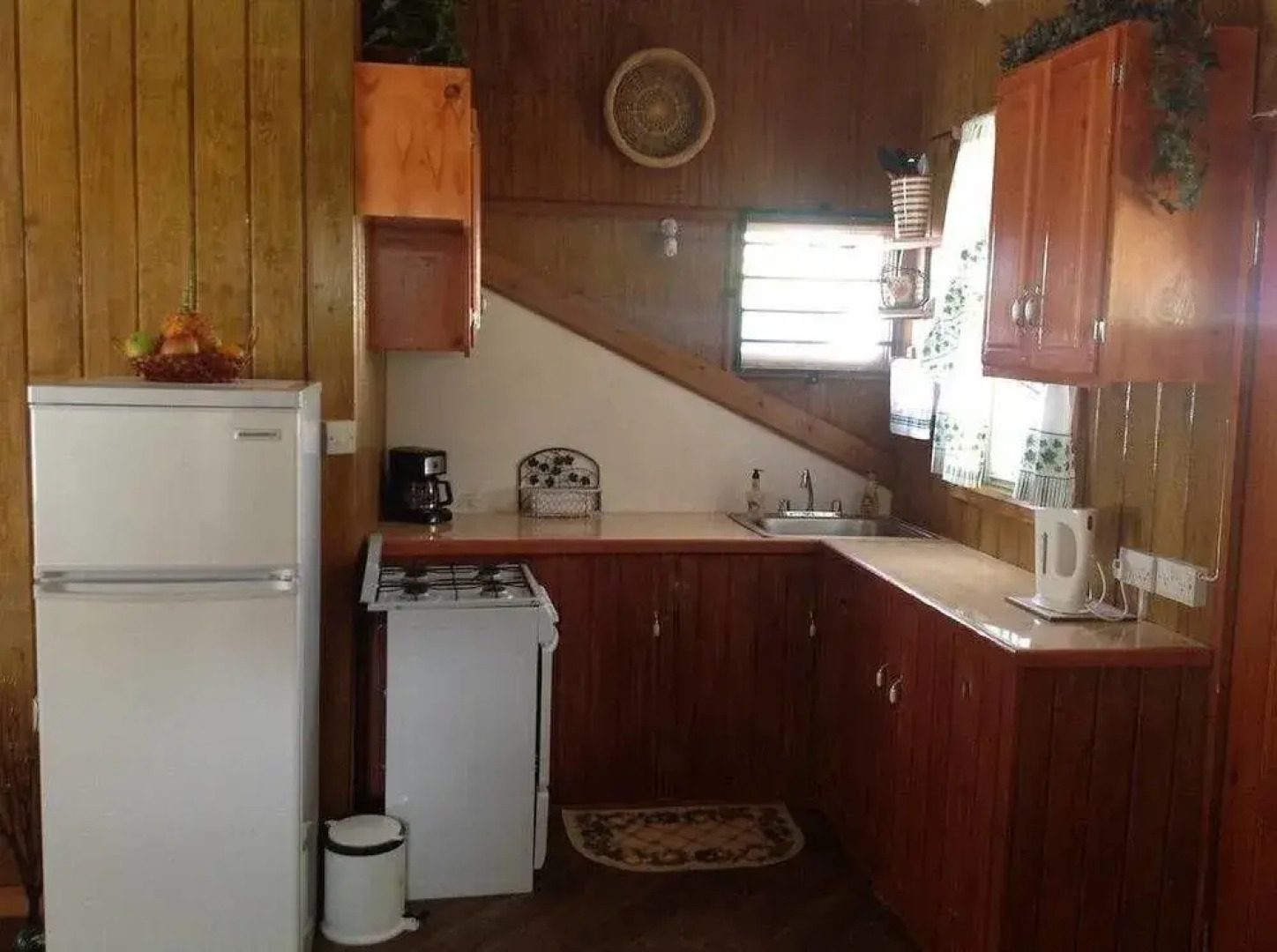 Rainbow Beach Apartments & Rooms