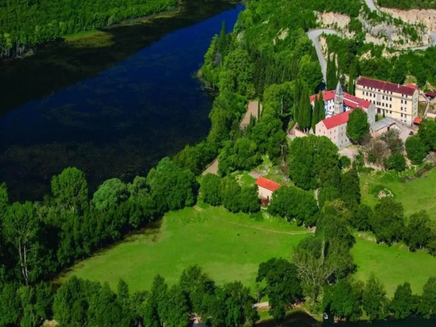 Exclusive Suite With Breakfast Included