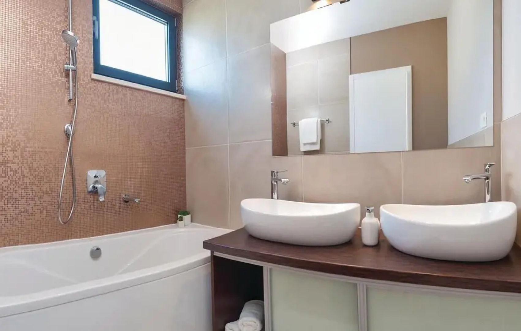 Nice Home in Okrug Gornji With Sauna, Wifi and 5 Bedrooms