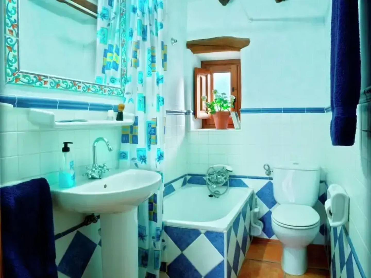 Rustic Mountain Stay, Laroya