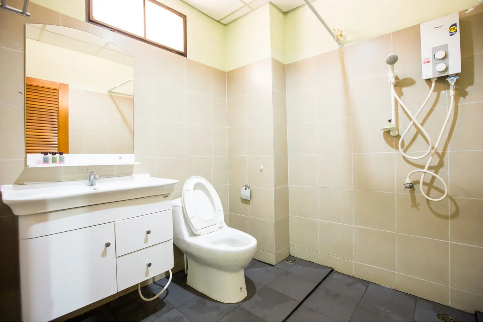 Banlanna Services Apartment