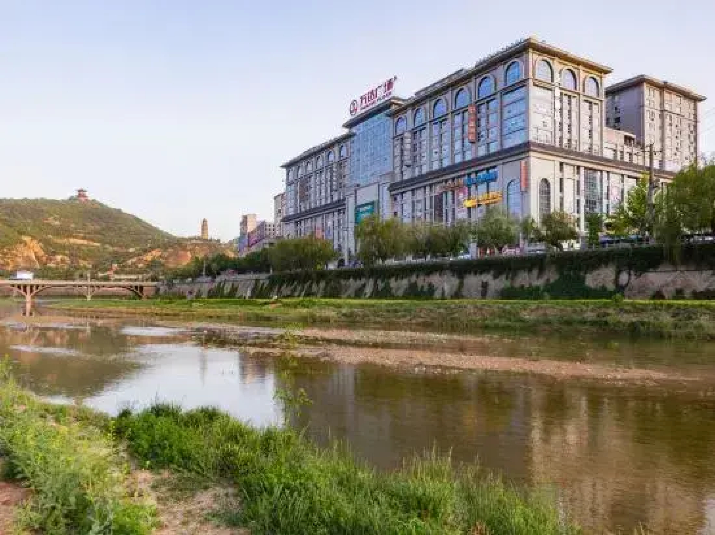 Homeinn Ripple Yun Hotel (Yan'an Baota Mountain Erdao Street)
