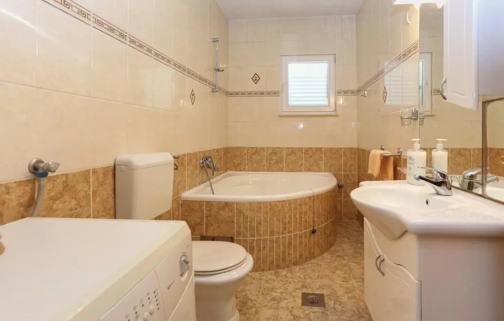 Awesome Home in Kastel Novi With Wifi and 6 Bedrooms