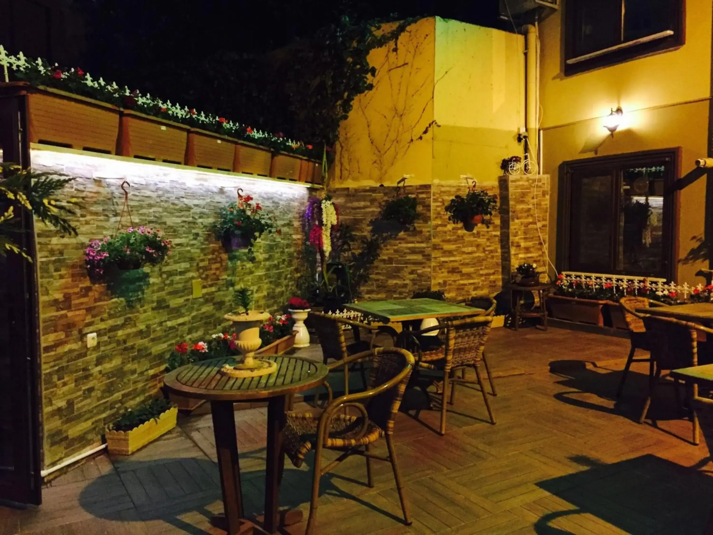 Araz Suite House
