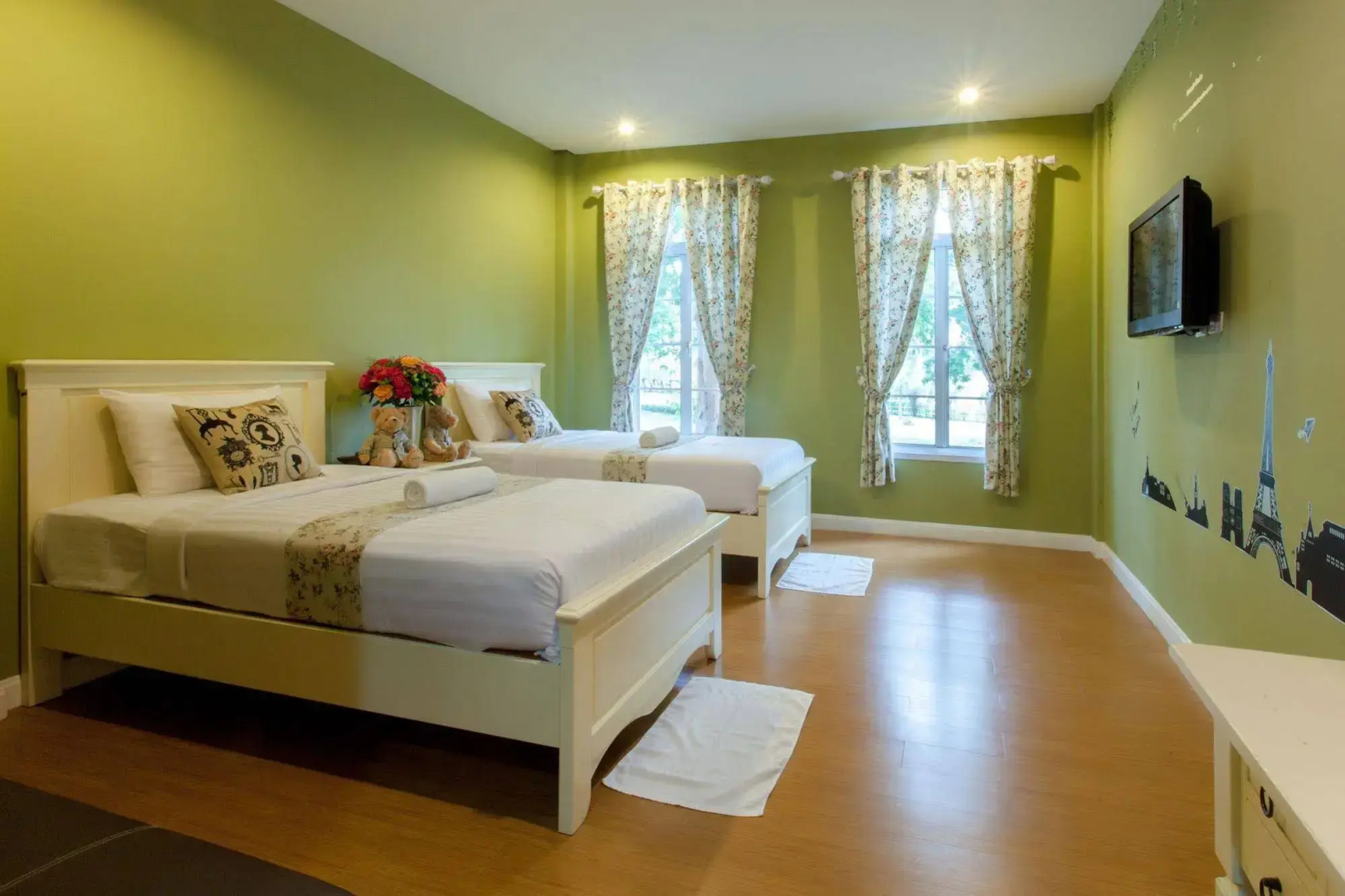 Varee Valley Resort and Restaurant