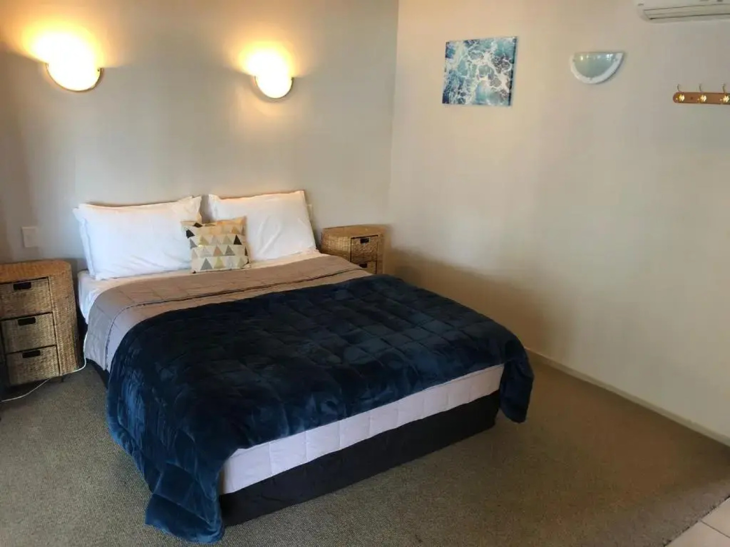 Absolute Lakeview Motel