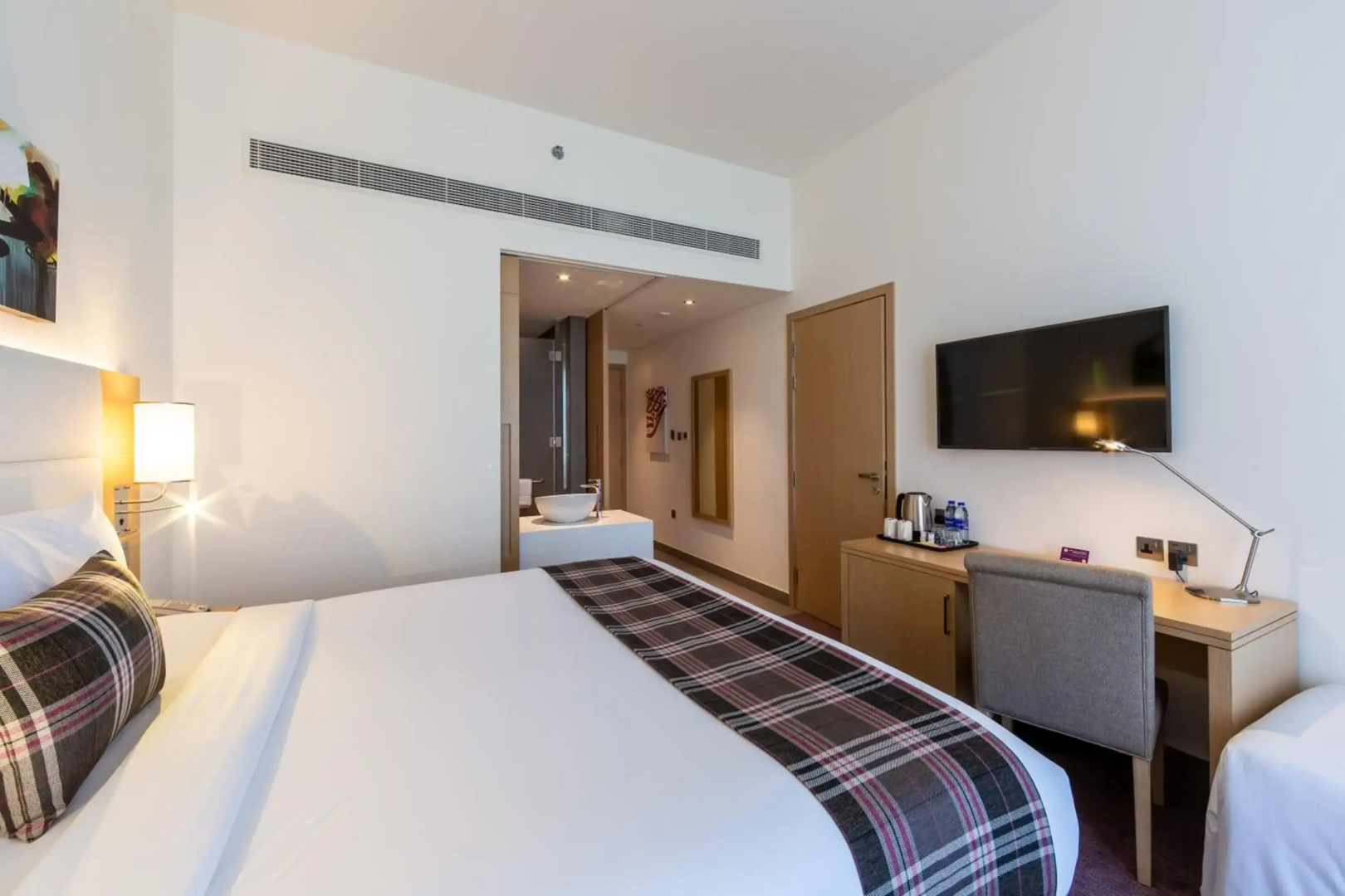 Отель Premier Inn Dubai Dragon Mart