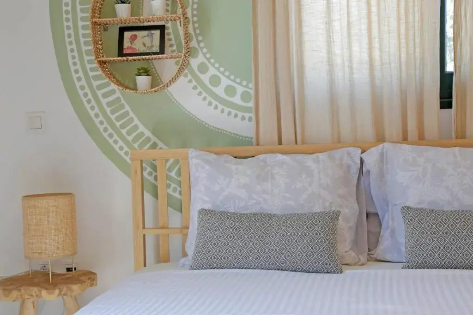 "new-olivaholidayhomes - Boho Studio +pool"