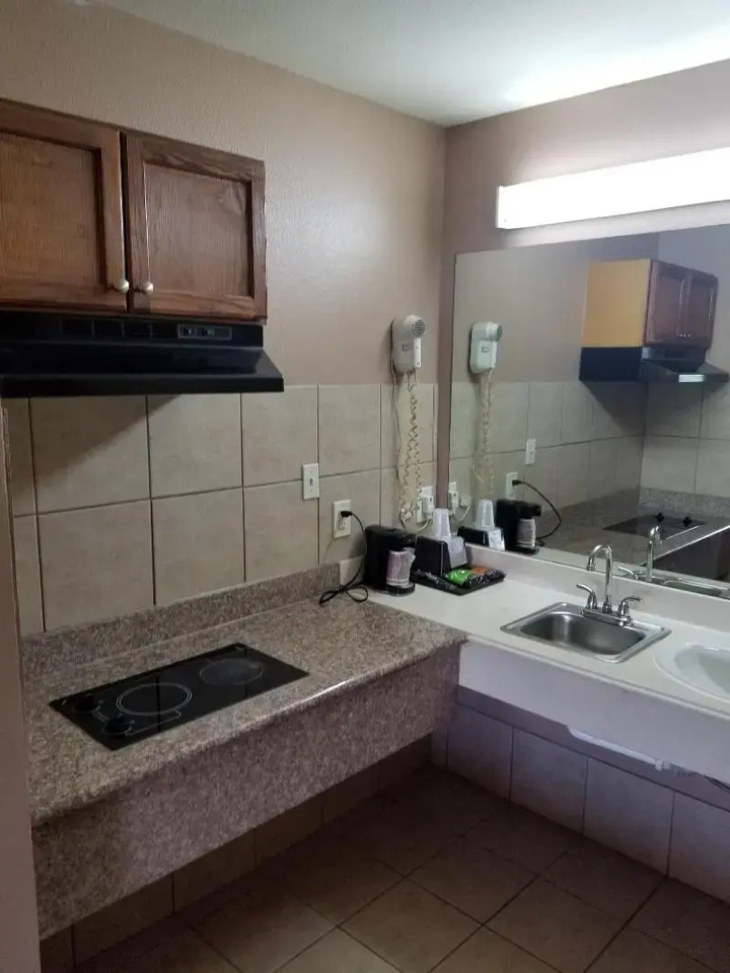 Scottish Inn & Suites