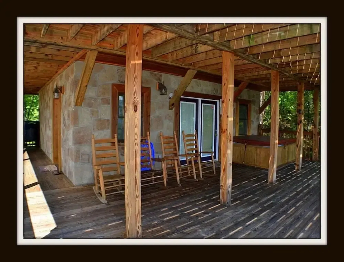 Heintooga - 2 Br cabin by RedAwning