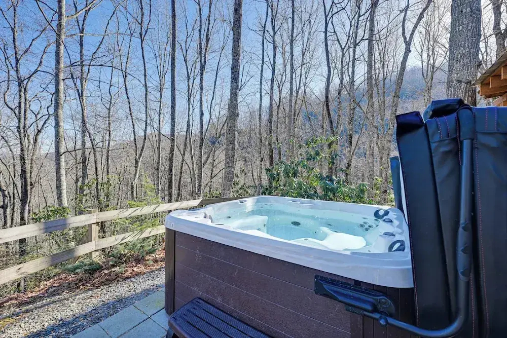 Bryson City Cabin: Deck & Mountain-view Hot Tub
