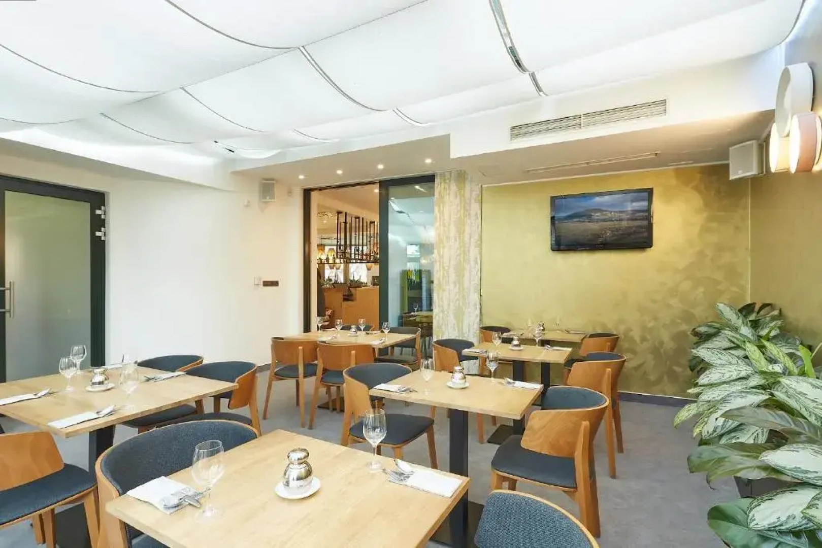 Fine Restaurant & Apartments