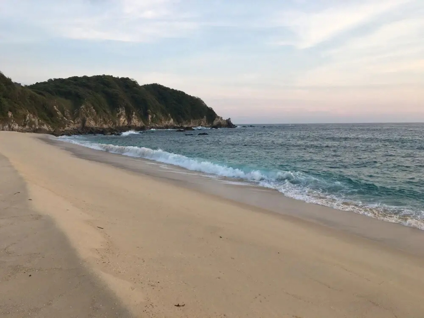 . Double Bed, Queen Size, Small Kitchen, Terrace, Wi-fi- air Condition. Quiet