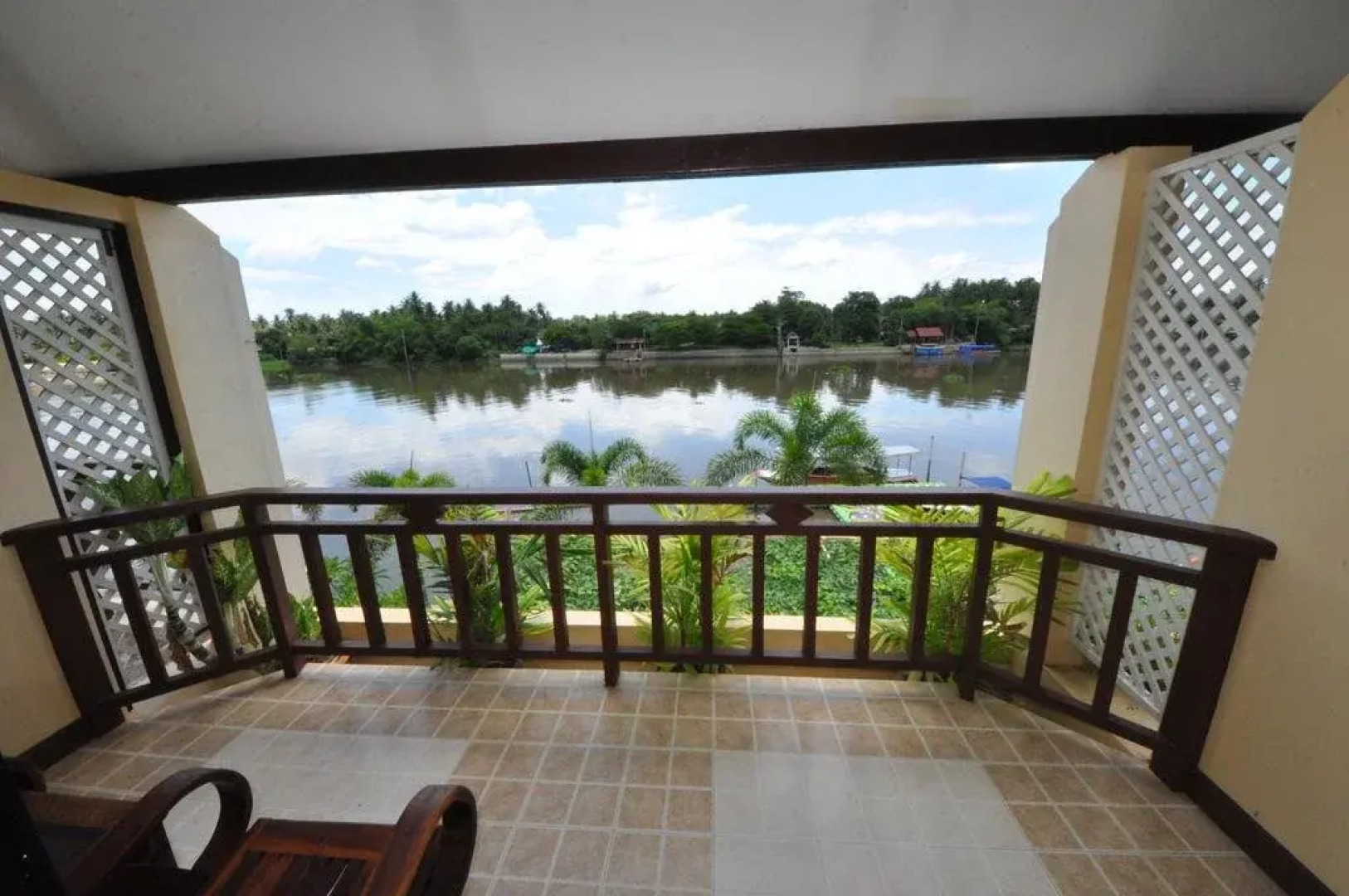 Maeklong Marina Resort