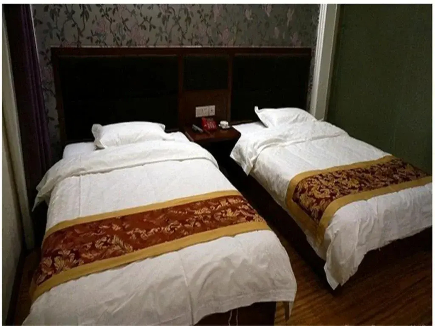 Zhongxiang Tianyue Business Hotel