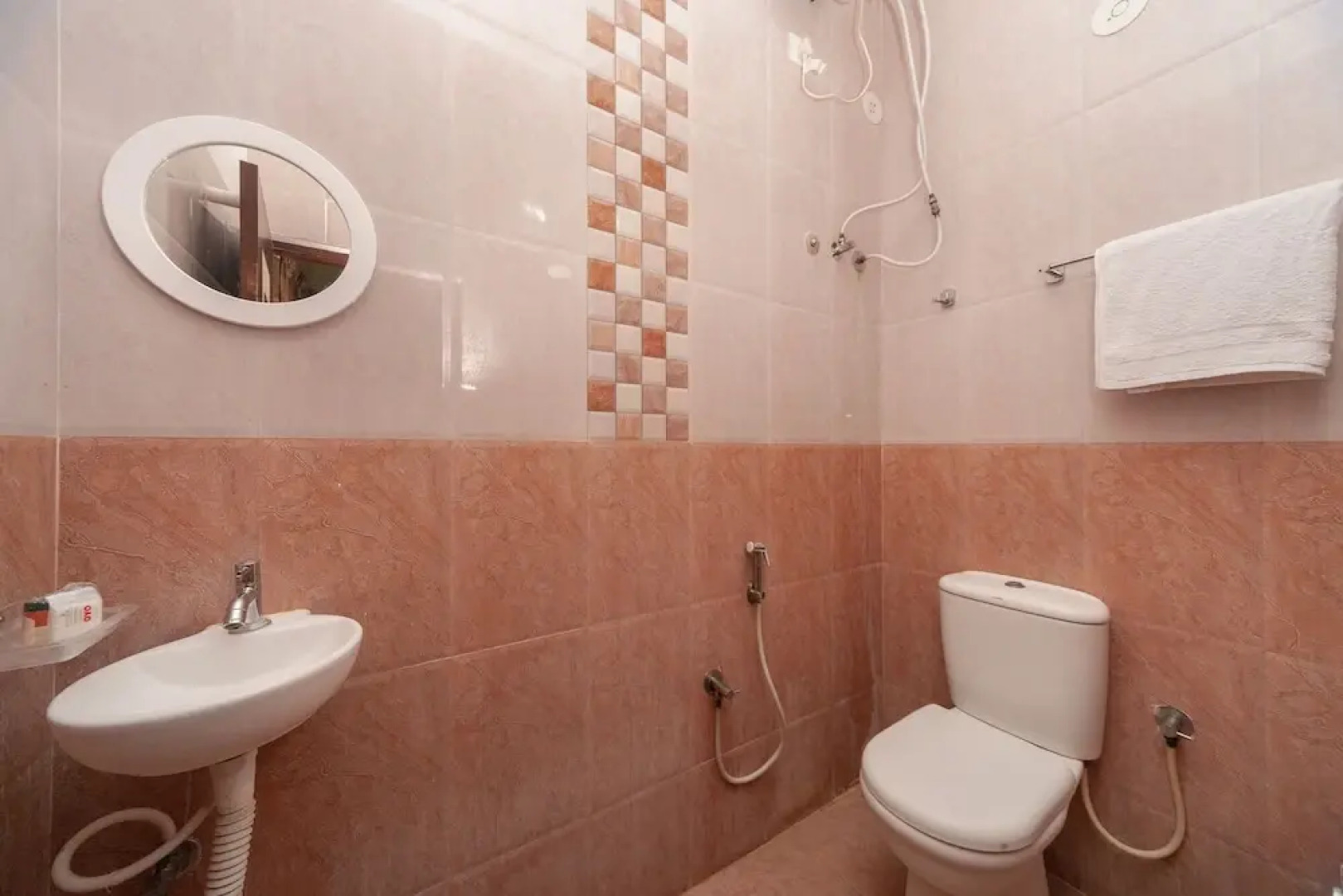 OYO 24200 Bahri Beautiful Country