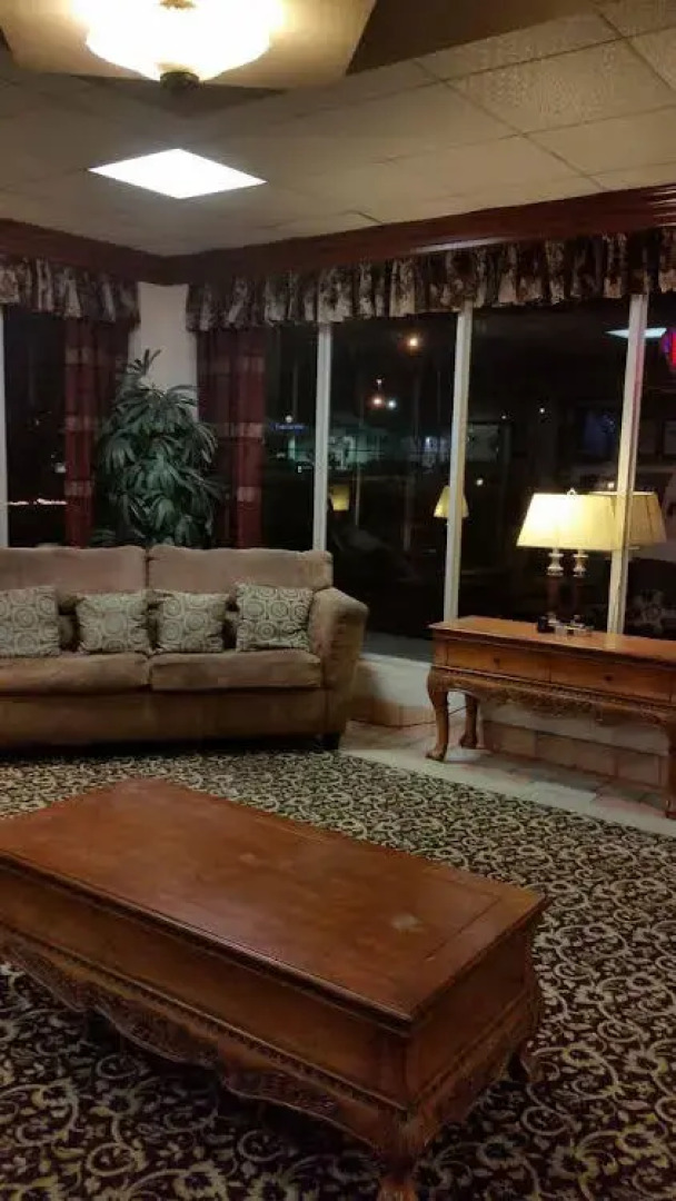 Candlelight Inn & Suites - Montgomery