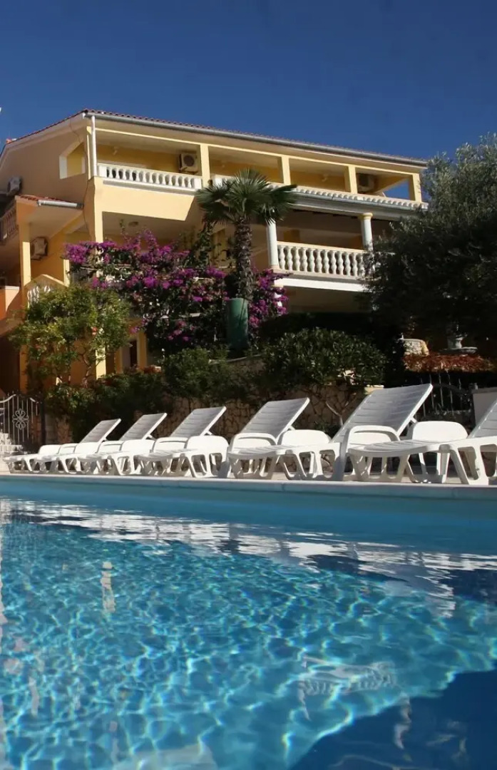 Mladen - Family Friendly & Amazing Location - A3