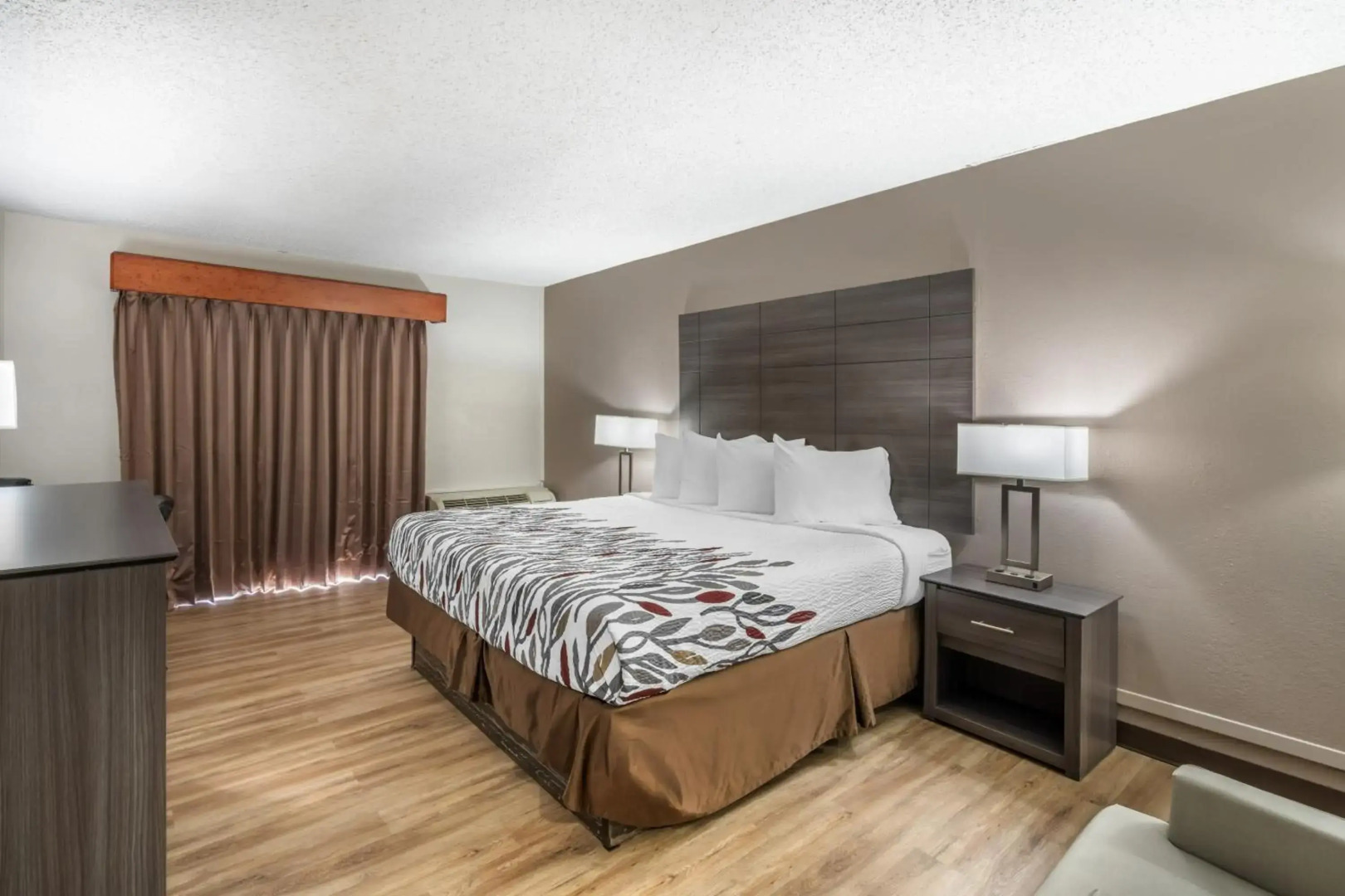 Red Roof Inn & Suites Sulphur Springs