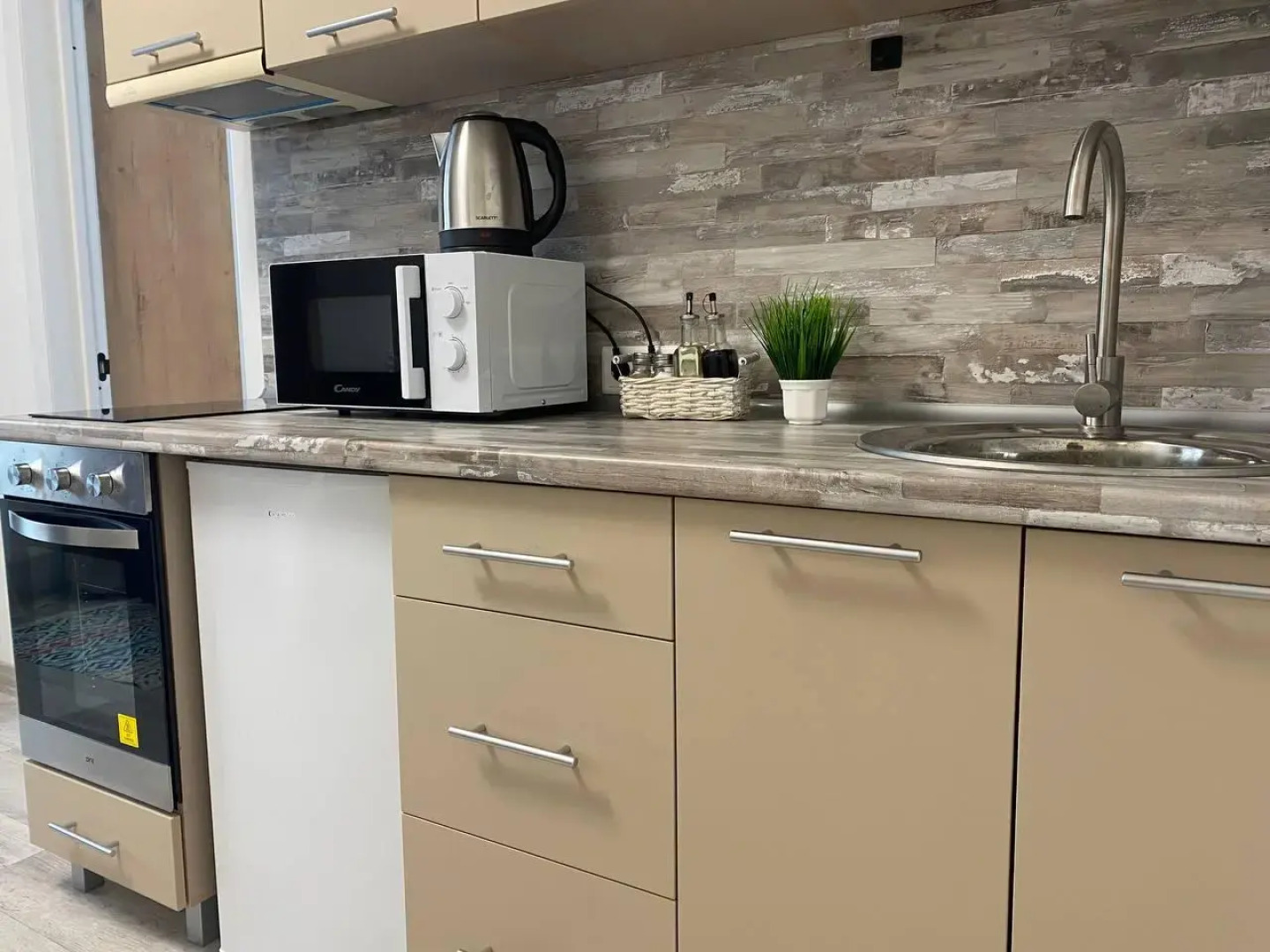 Поделам уютная квартира у арены "Трактор"