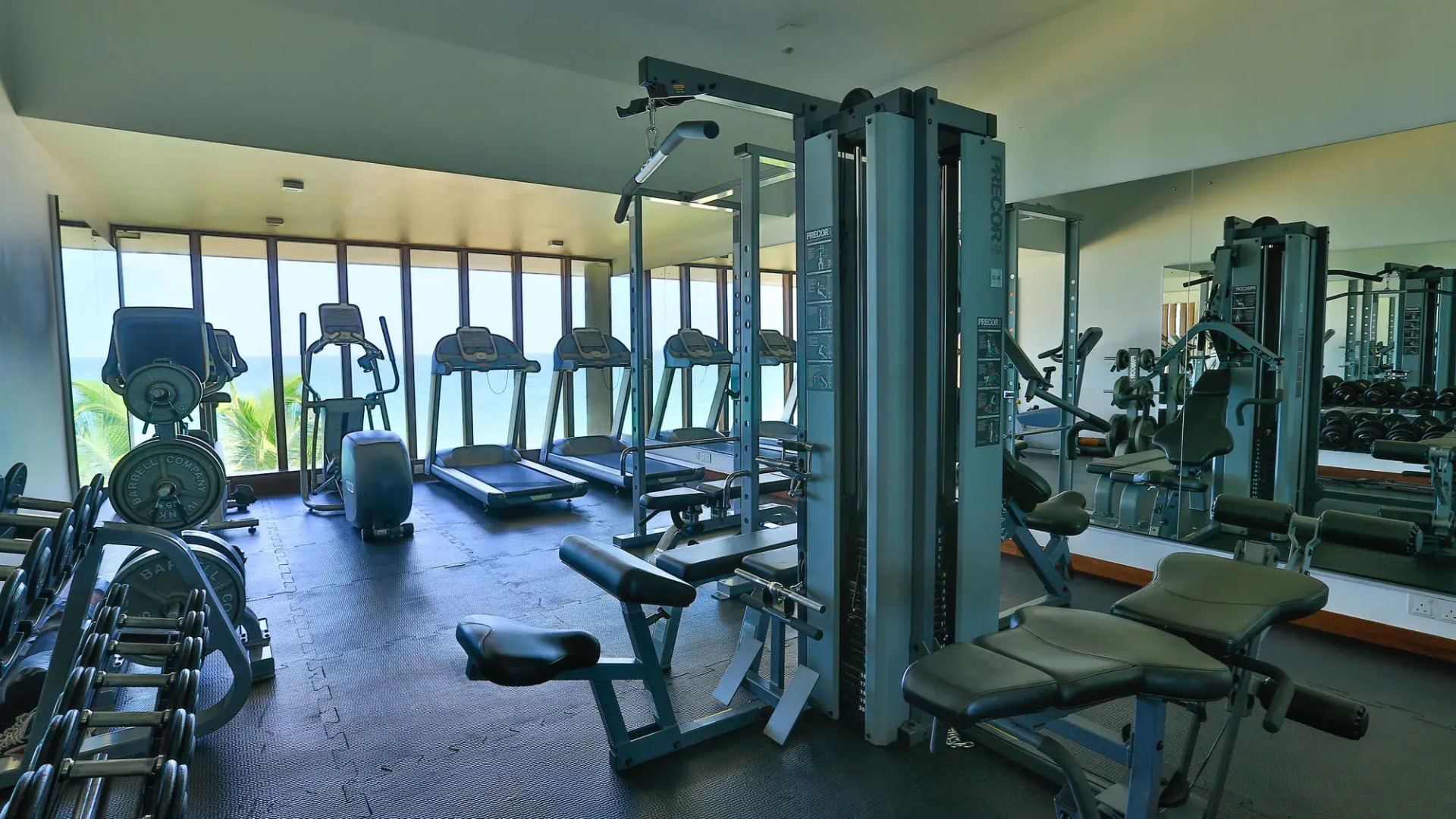 Курортный отель Pandanus Beach Resort & Spa