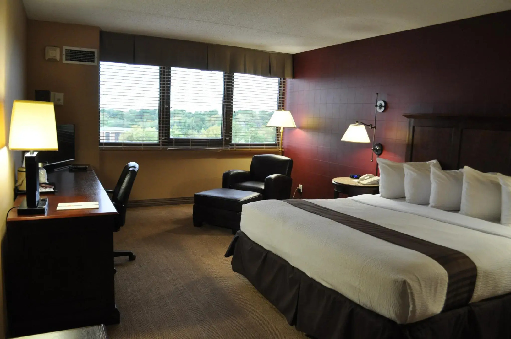 Adam's Mark Hotel & Conference Center