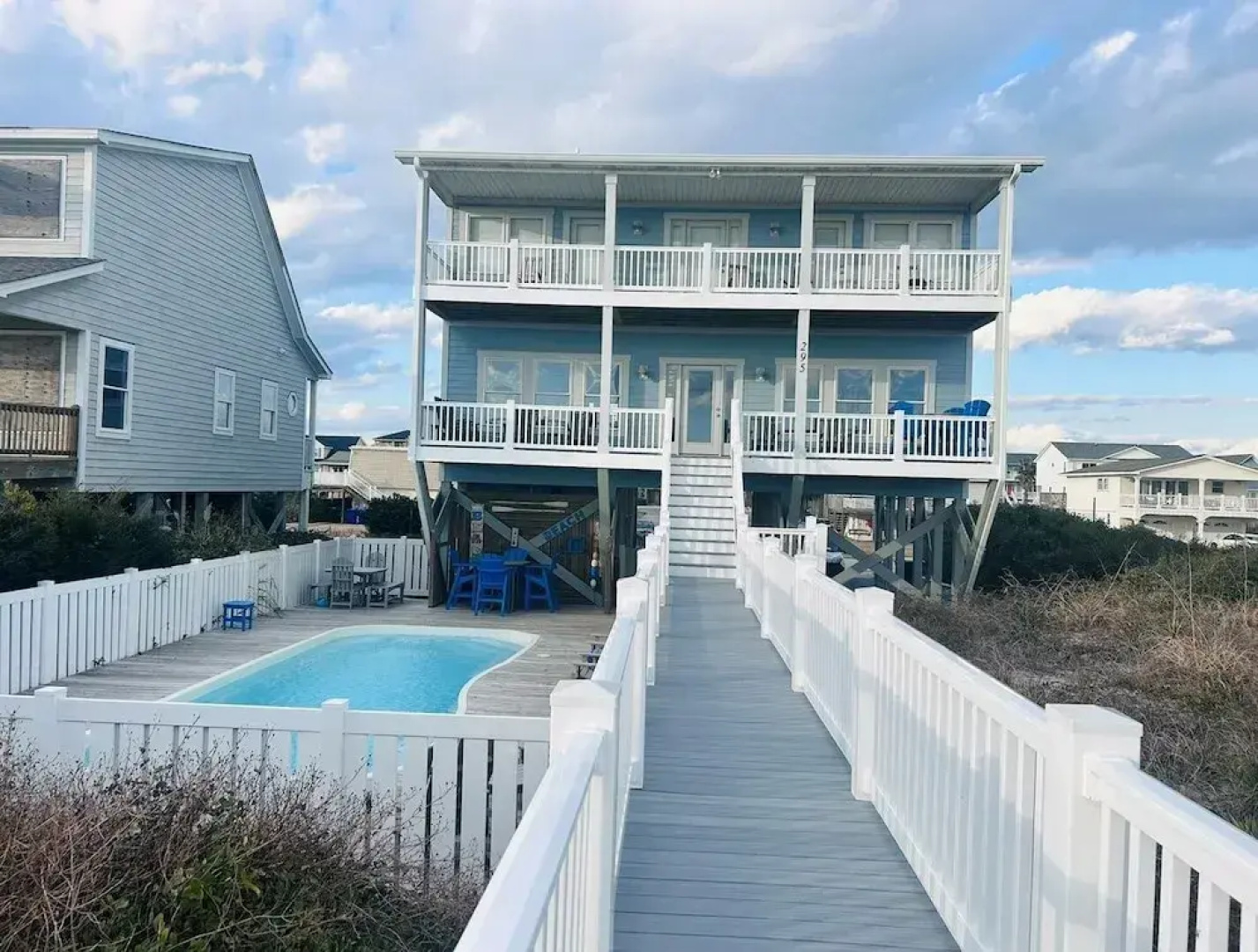 Sunny Times 4 Bedroom Home by RedAwning