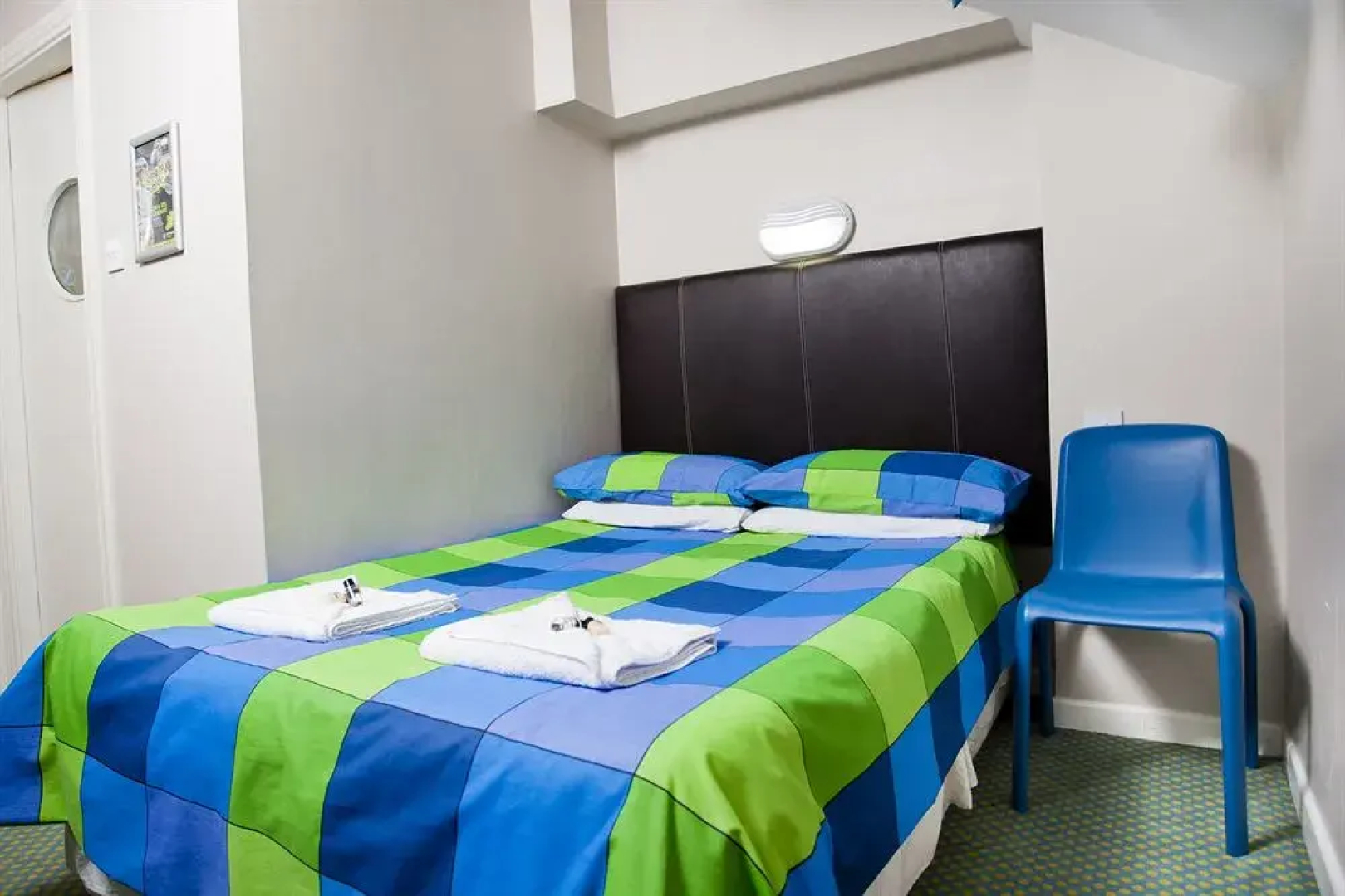 Snoozles Hostel