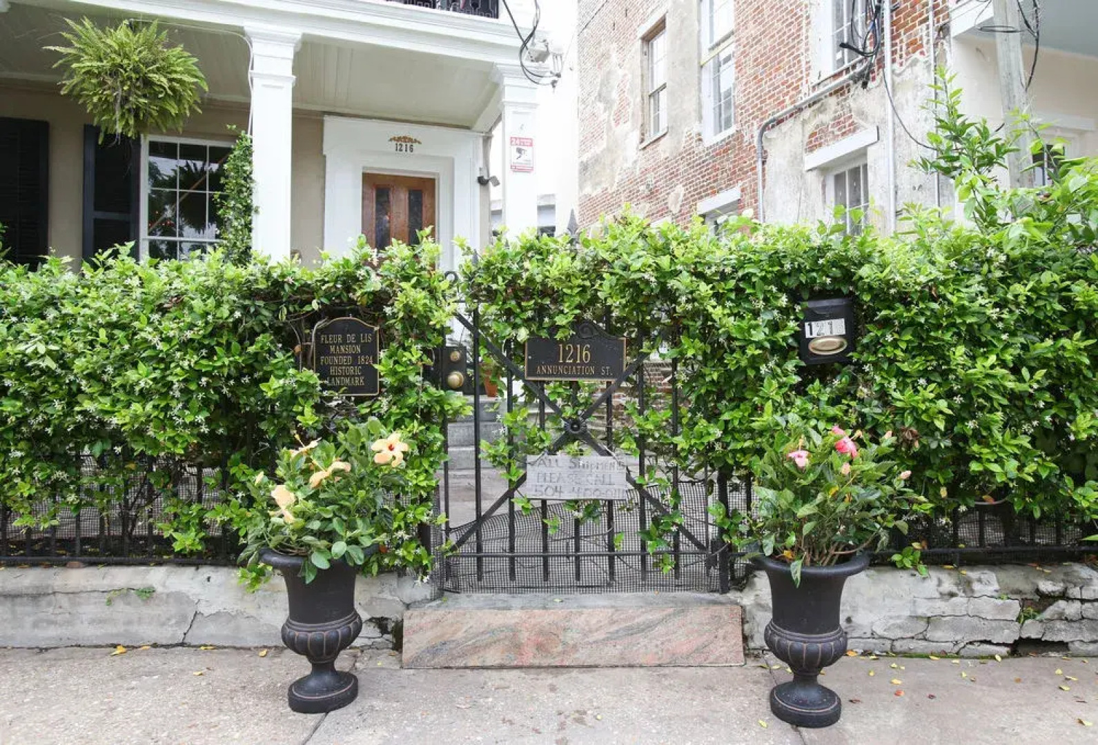 Fleur De Lis Mansion