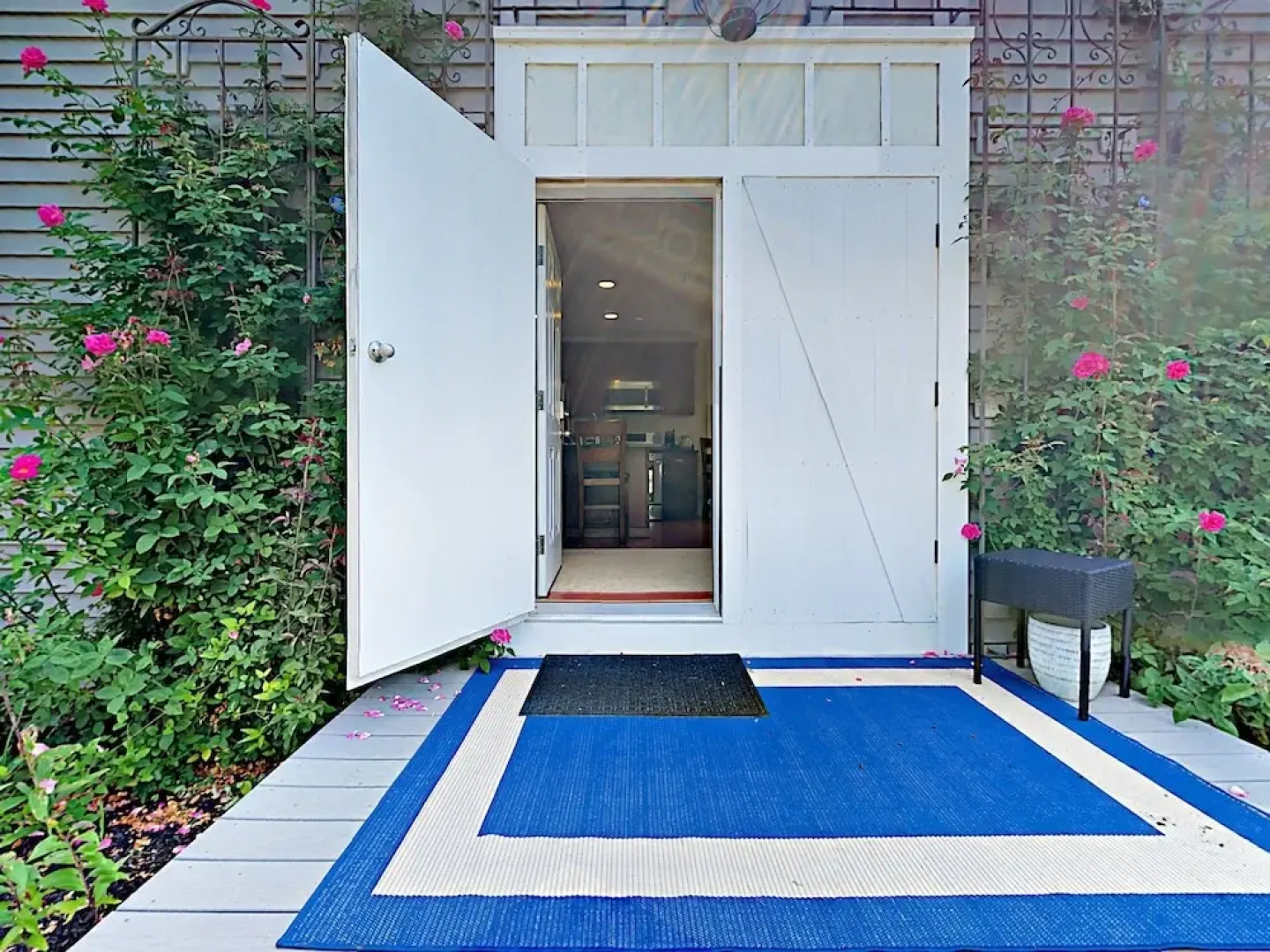 10 Ocean Street Cottage - 1 Br cottage by RedAwning